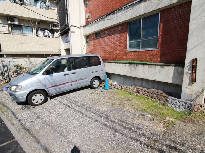 物件外観写真4　(駐車場)