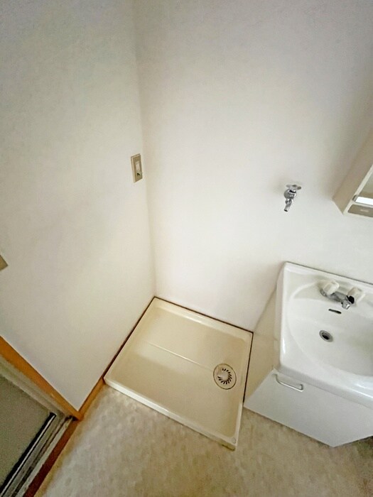 物件内観写真8　(洗濯機置場)