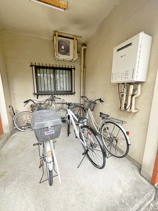 物件外観写真3　(駐輪場)