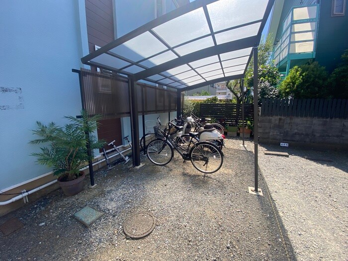 物件外観写真6　(駐輪場)