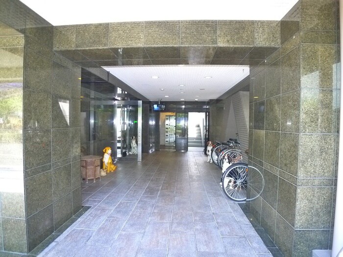 物件外観写真5　(エントランス部分)