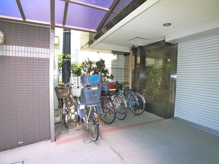物件外観写真6　(駐輪場)