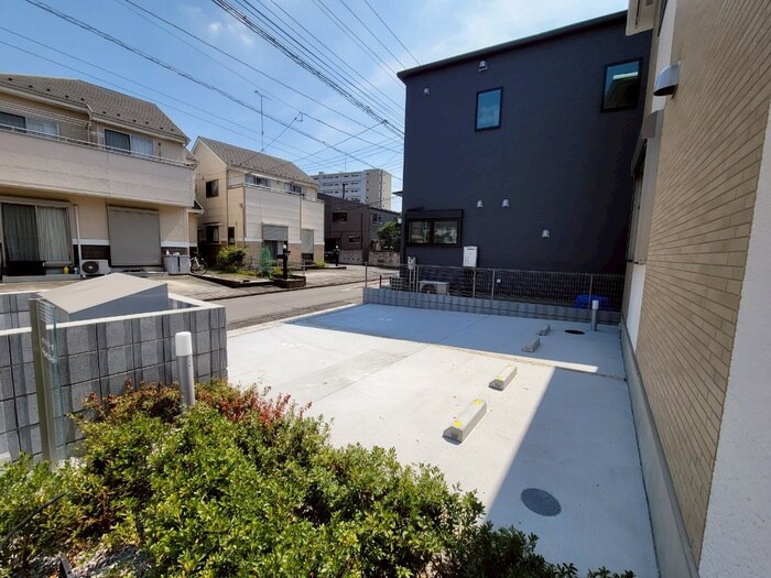 物件外観写真3　(駐車場)