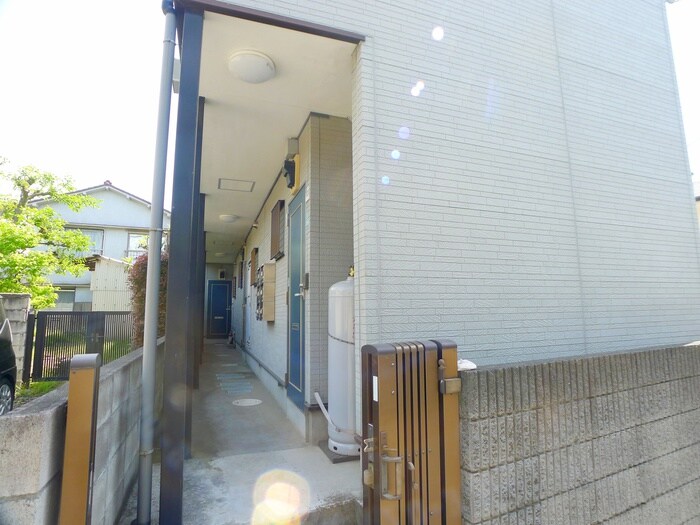 物件外観写真2　(エントランス部分)