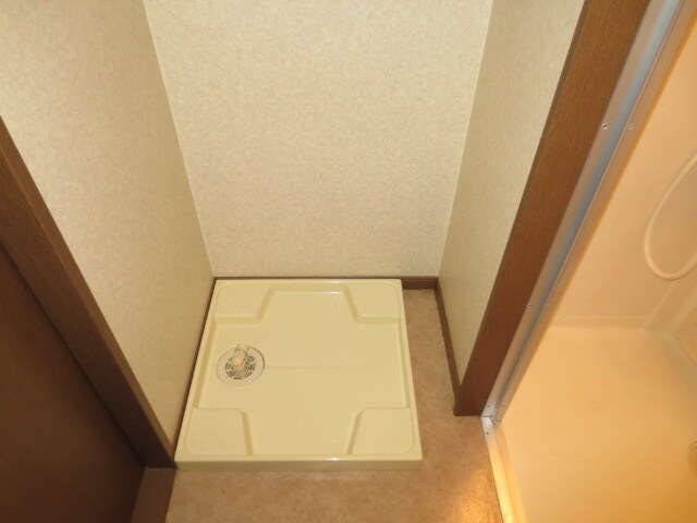 物件内観写真12　(洗濯機置場)