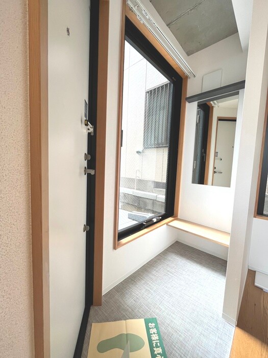 物件内観写真11　(玄関)