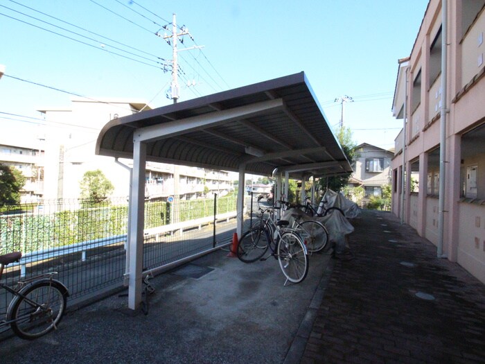 物件外観写真2　(駐輪場)