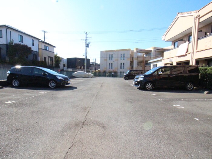 物件外観写真6　(駐車場)