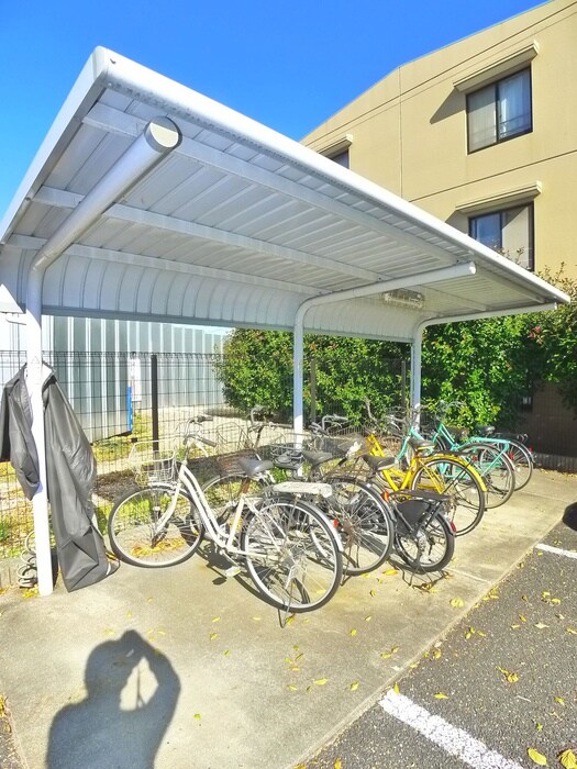 物件外観写真5　(駐輪場)