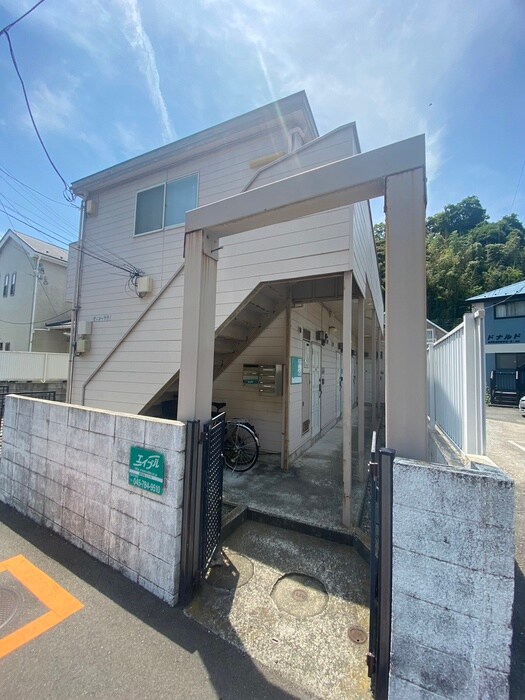 物件外観写真4　(エントランス部分)