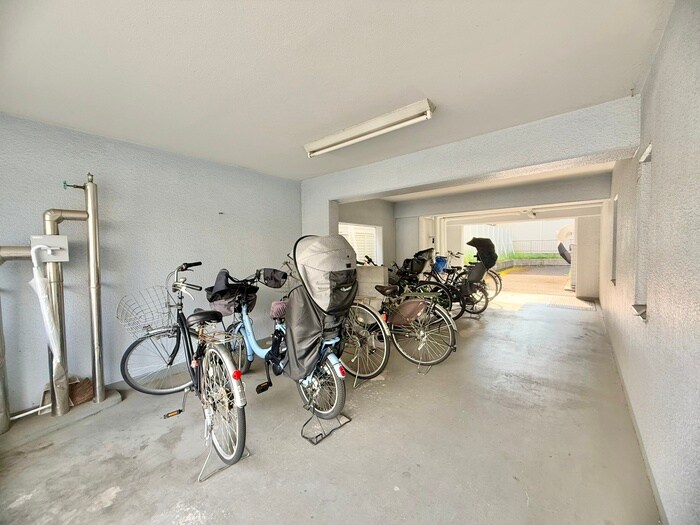 物件外観写真5　(駐輪場)