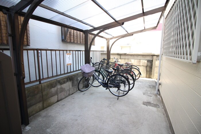物件外観写真5　(駐輪場)