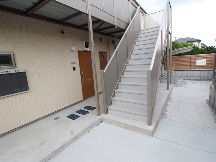 物件外観写真5　(エントランス部分)