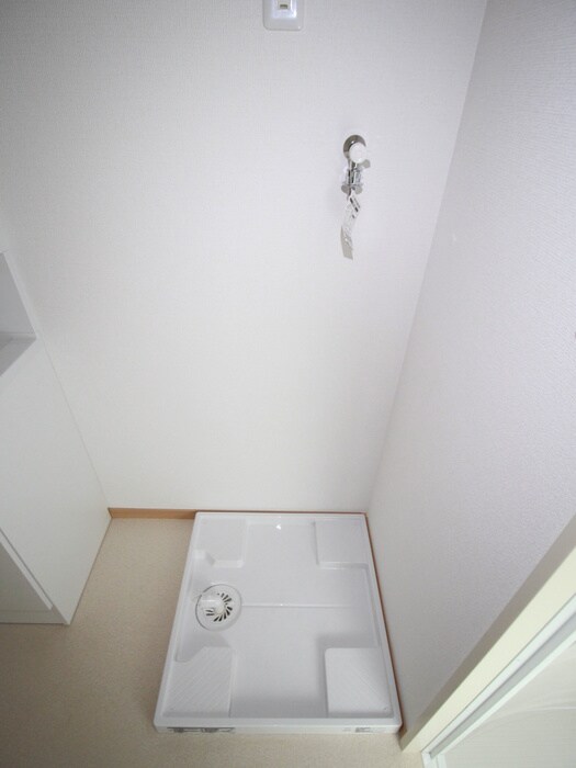 物件内観写真16　(洗濯機置場)