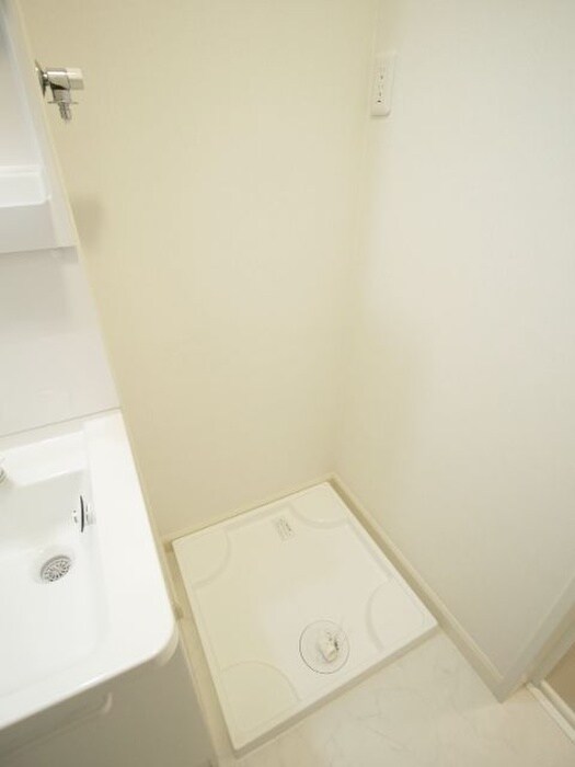 物件内観写真14　(洗濯機置場)