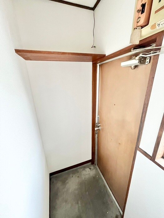 物件内観写真4　(玄関)