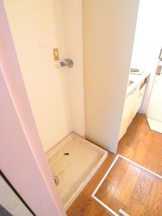 物件内観写真15　(洗濯機置場)