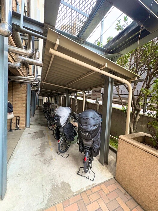 物件外観写真6　(駐輪場)