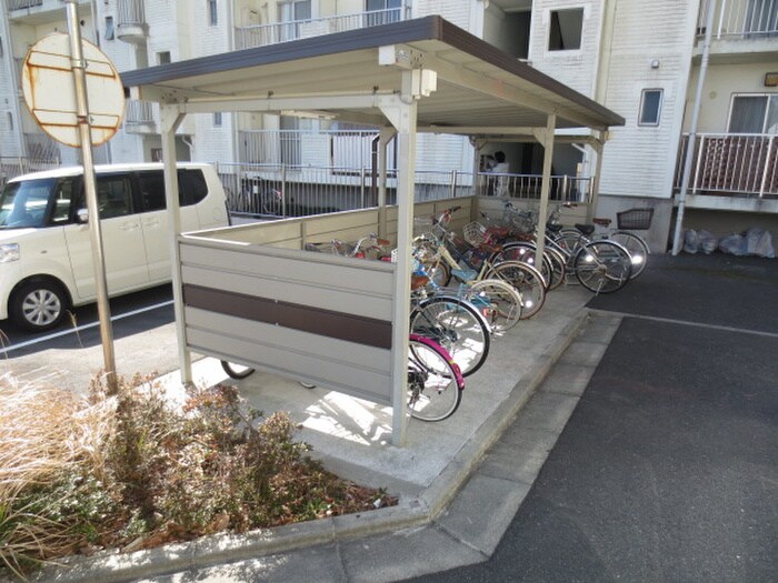 物件外観写真4　(駐輪場)