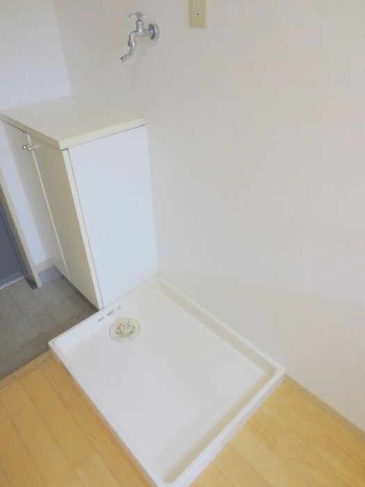 物件内観写真13　(洗濯機置場)