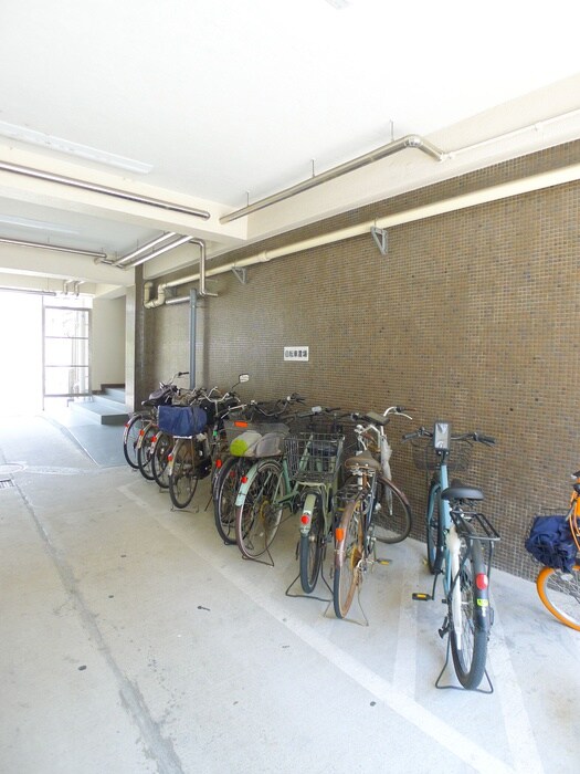 物件外観写真3　(駐輪場)