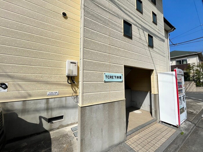 物件外観写真4　(エントランス部分)