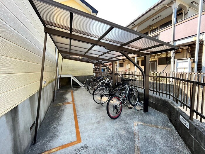 物件外観写真5　(駐輪場)