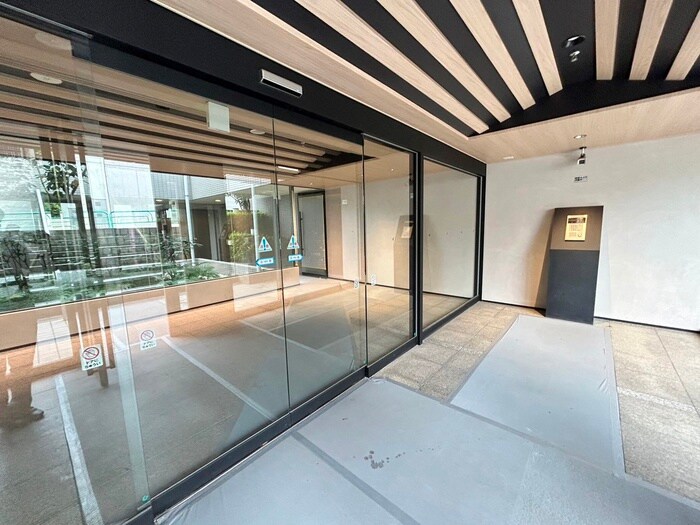 物件外観写真6　(エントランス部分)