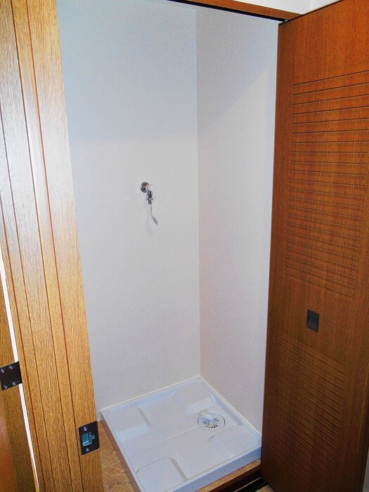 物件内観写真10　(洗濯機置場)