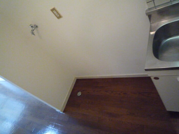 物件内観写真8　(洗濯機置場)