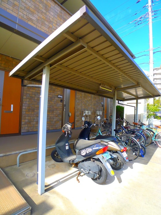 物件外観写真3　(駐輪場)