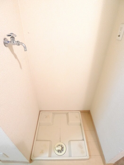 物件内観写真12　(洗濯機置場)