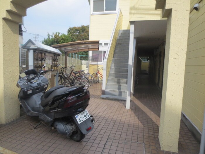 物件外観写真3　(エントランス部分)