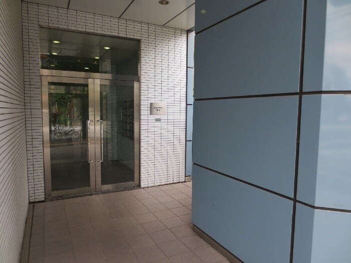 物件外観写真3　(エントランス部分)