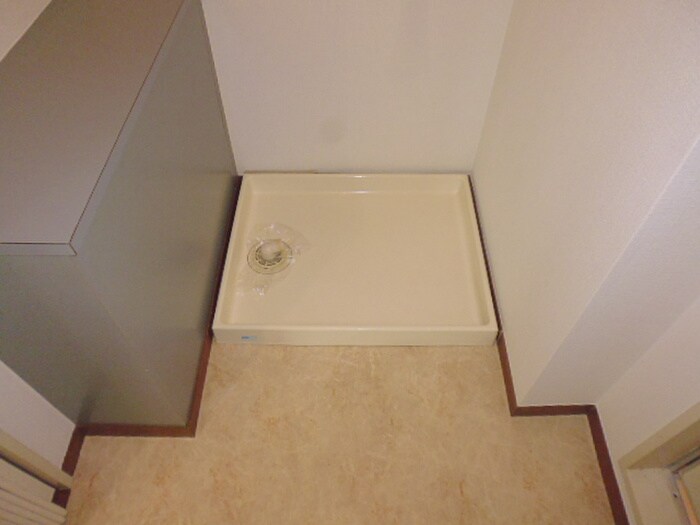 物件内観写真12　(洗濯機置場)