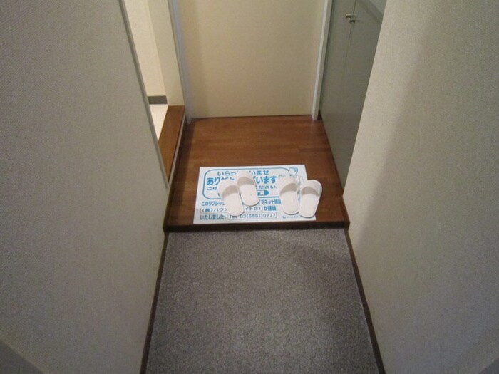 物件内観写真16　(玄関)