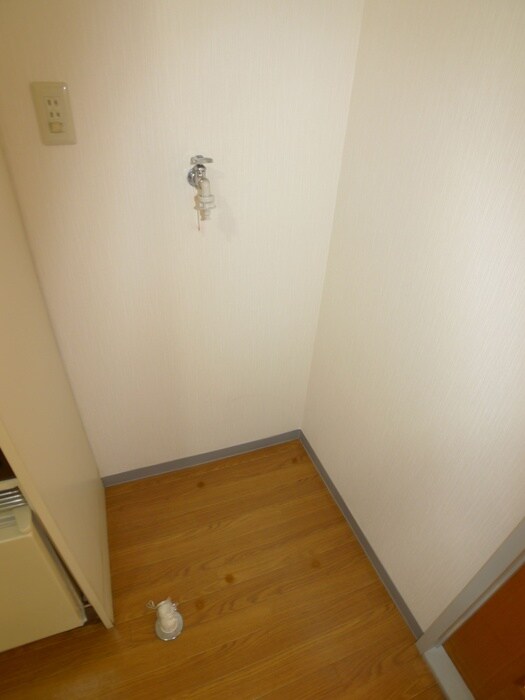 物件内観写真11　(洗濯機置場)