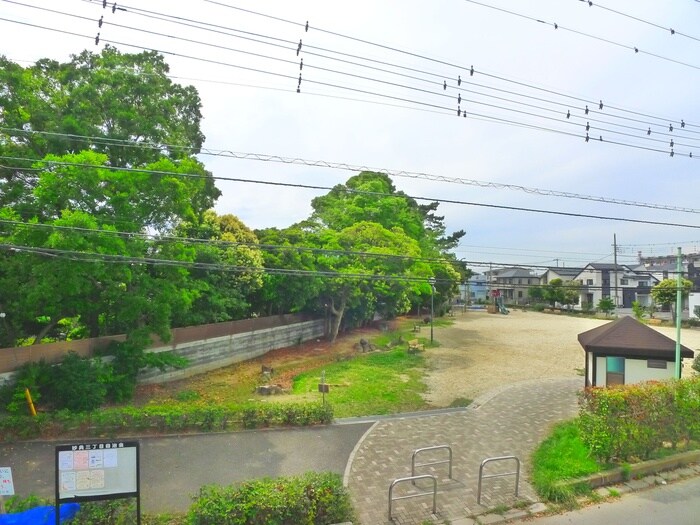 物件内観写真17　(室内からの展望)