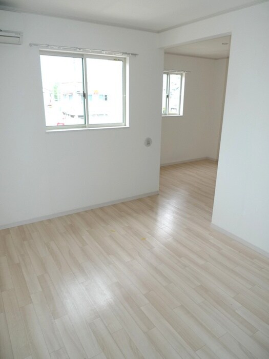 物件内観写真6　(室内からの展望)