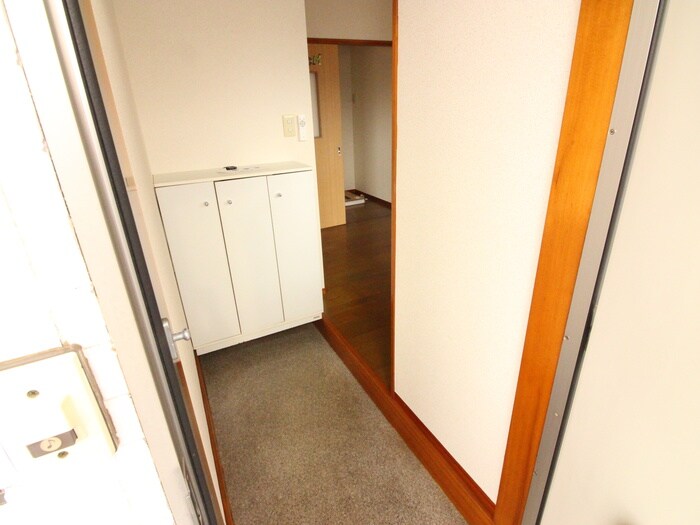 物件内観写真12　(玄関)
