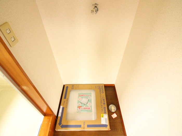 物件内観写真14　(洗濯機置場)