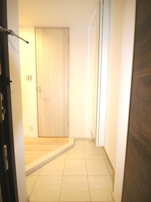 物件内観写真7　(玄関)