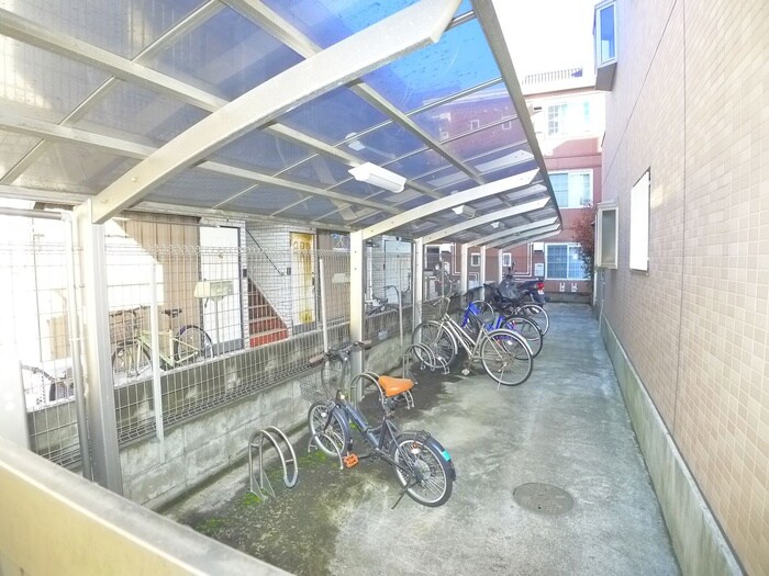 物件外観写真4　(駐輪場)