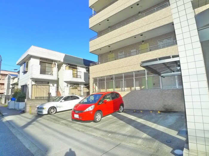 物件外観写真5　(駐車場)