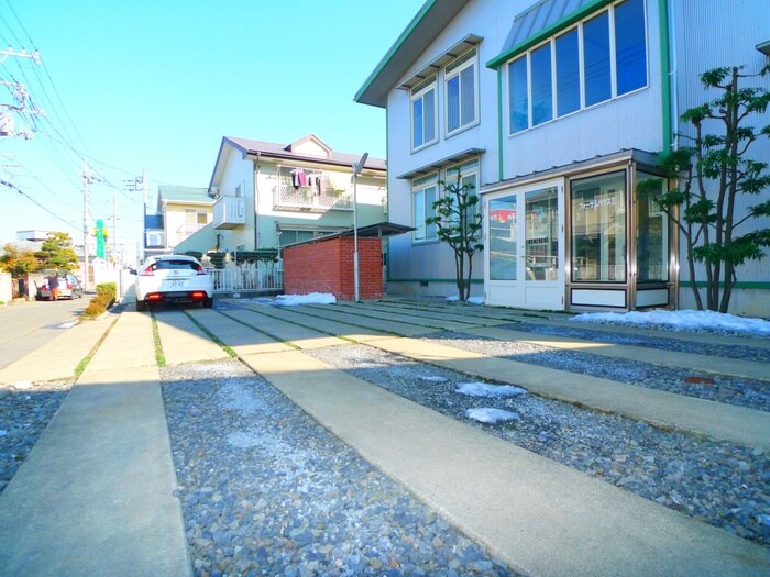 物件外観写真3　(駐車場)