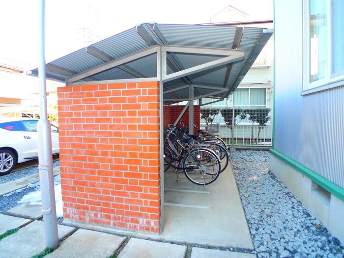 物件外観写真4　(駐輪場)