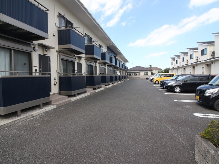 物件外観写真2　(駐車場)