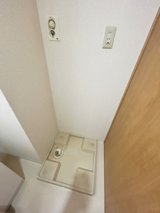 物件内観写真14　(洗濯機置場)