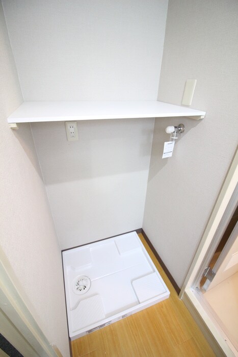 物件内観写真8　(洗濯機置場)