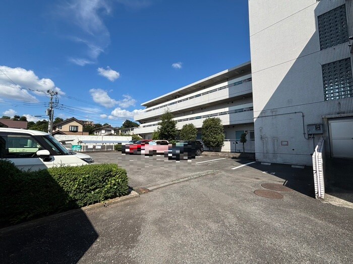 物件外観写真5　(駐車場)